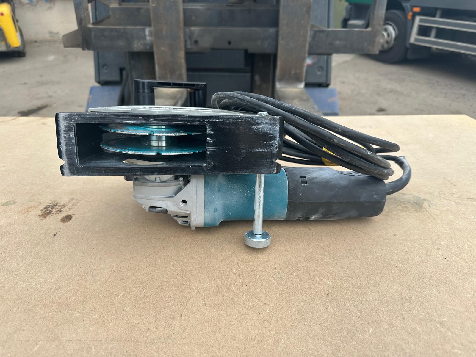 Mauernutfräse Makita SG 1251