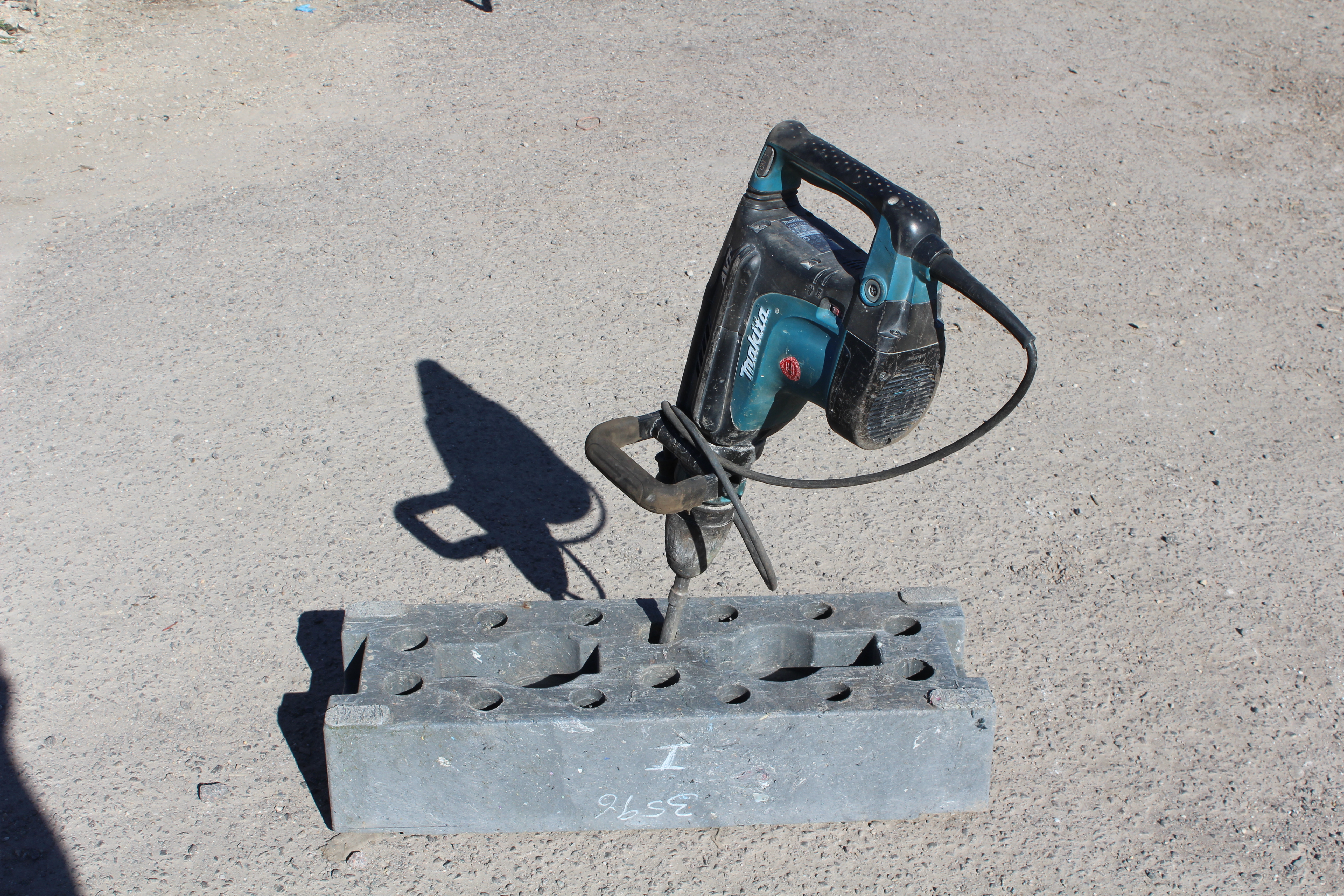 HM1213C Makita