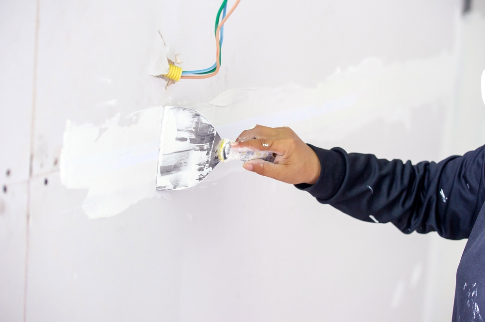 Zubehör (Schrauben, Spachtelmasse, Abhänger, Ansetzgips, Bewehrungsstreifen)